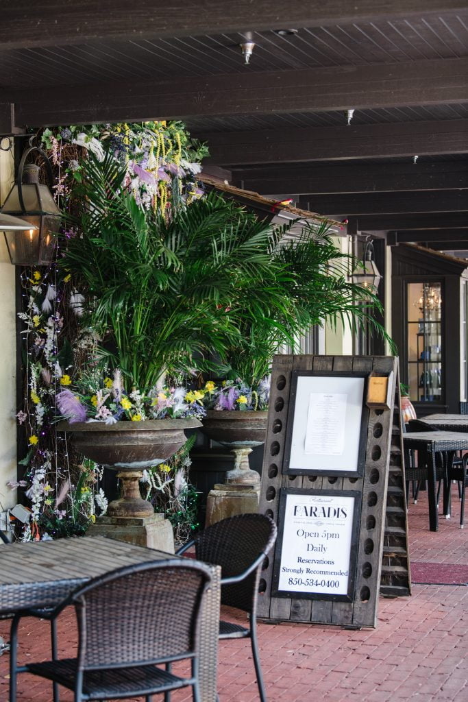 Restaurant Paradis storefront